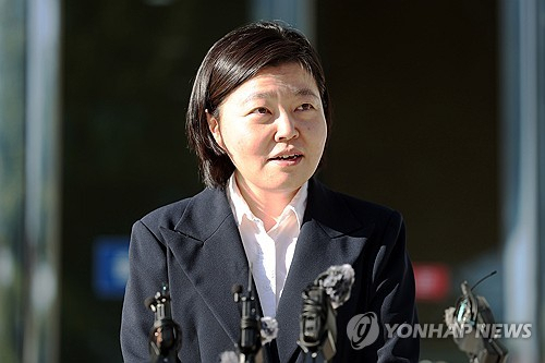 임은정 광주지방중대범죄수사청장이 6일 광주중수청 앞에서 출근길 취재진 질문에 답하고 있다. 연합뉴스