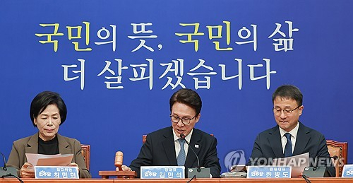 더불어민주당 김민석 대표가 14일 국회에서 열린 최고위원회의에 참석해 발언하고 있다. 연합뉴스