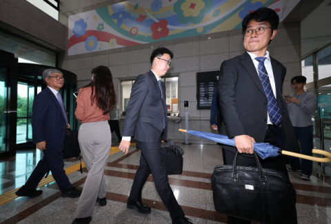 선관위 투표자 수 허위 입력·창고계약 특혜 의혹…특검, 동시 압수수색