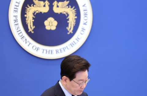 중도층 52%에 40·50대도 61%인데 李 지지율 44%…NBS '답보'의 이유 [시사뒷담]