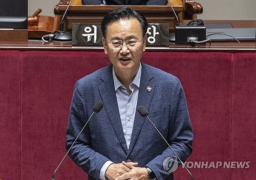 부산 사직야구장 전경. 올 시즌 136만명이 방문한 이 구장에서 외야 키즈존 철제 기둥 부식 등 안전 결함이 미조치 상태로 남아 있다. 연합뉴스