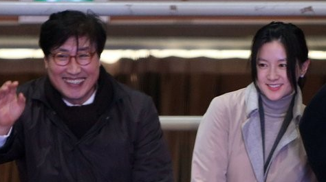 이영애도 남편과 참석…99세 거장 신영균의 생일