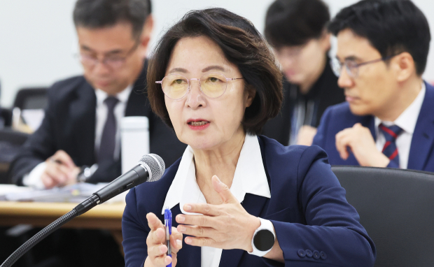 추미애, '망언' 사과 빠진 소방관 순직 애도 