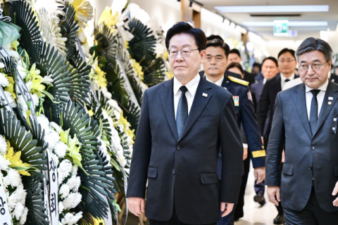 李대통령, 순직 소방관 딸 나이 묻고…