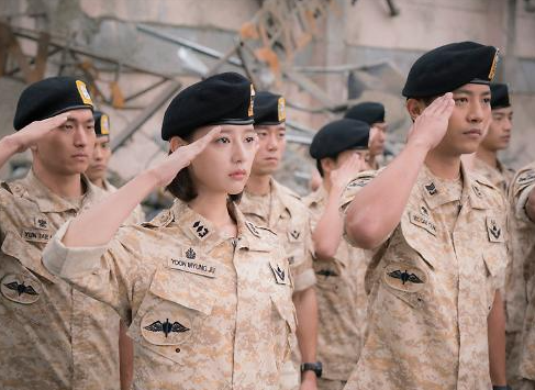 태양의 후예에서 여성 군인으로 출연한 배우 김지원. 태양의후예 문화산업전문회사