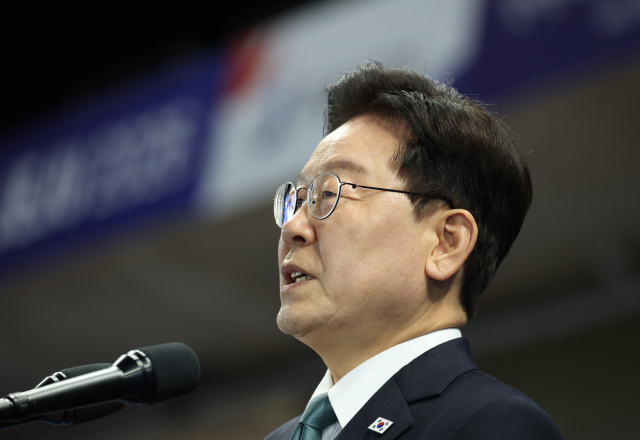 이재명 대통령이 16일 제주월드컵경기장에서 열린 제107회 전국체육대회 개회식에서 기념사를 하고 있다. 연합뉴스