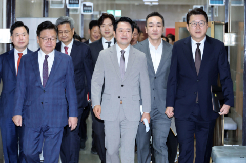 TK서 국민의힘 13.4%p 급락…무당층 21.1%로 급증, 서울·30대선 정반대 [리얼미터]