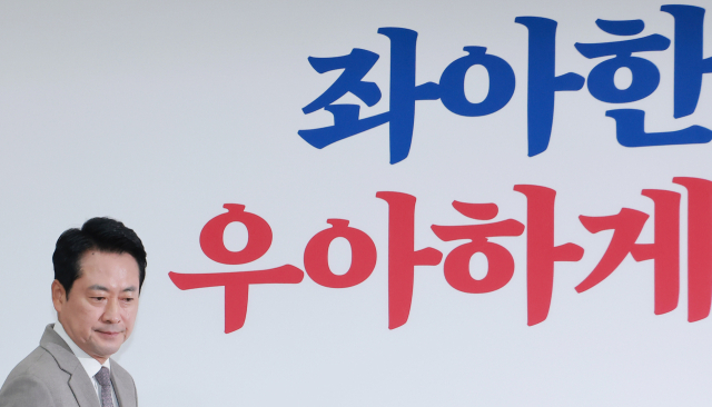 국민의힘 장동혁 대표가 19일 국회에서 열린 최고위원회의에 참석하고 있다. 연합뉴스