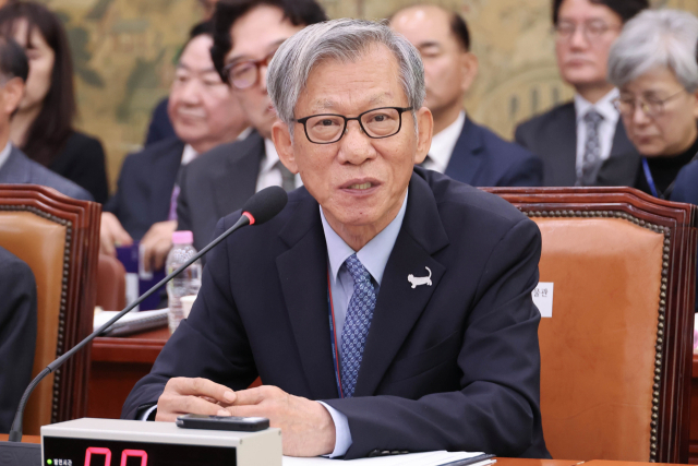 유홍준 국립중앙박물관장이 19일 국회에서 열린 문화체육관광위원회 국정감사에서 위원 질의에 답하고 있다. 연합뉴스