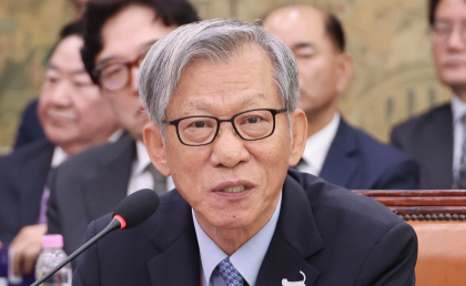 유홍준 관장 잇따른 논란에 문화계 