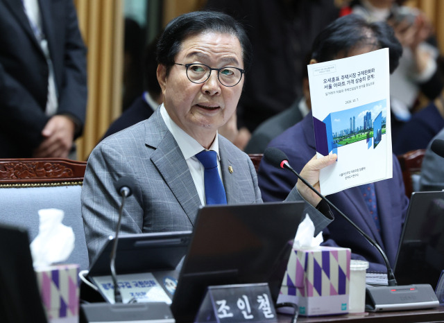19일 서울시청에서 열린 서울시에 대한 국회 국토교통위원회 국정감사에서 더불어민주당 장종태 의원이 질의하고 있다. 연합뉴스