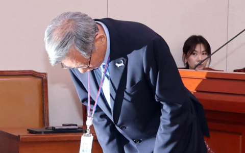 유홍준 '셀프 출품' 논란에 여야 한목소리 질타…野 