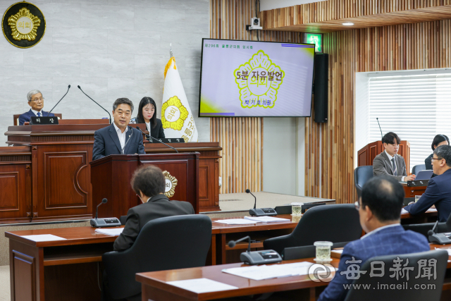 19일 울릉군의회 박기호 의원이 5분 자유발언을 하고 있다. 울릉군의회 제공