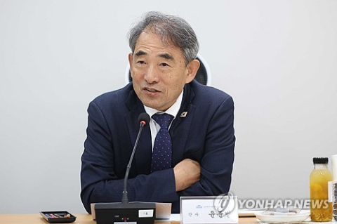 산림청, 신품 산불진화헬기 계약하고 재제작품으로 바꿔 납기 18개월 연장