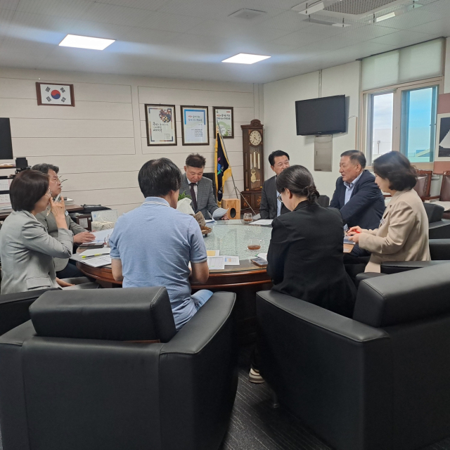 창녕교육지원청은 도의원 초청 내년도 예산 사전설명회를 가졌다.