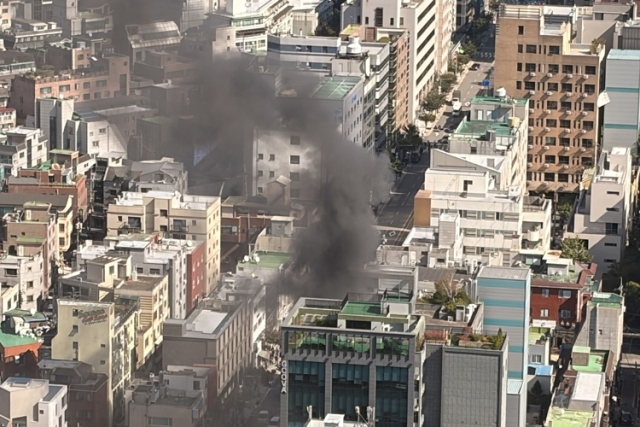 [속보] 역삼동 2곳 빌딩 연쇄 화재, 130m 거리·7분 간격에 의혹도…1명 심정지·1명 얼굴 심각한 화상