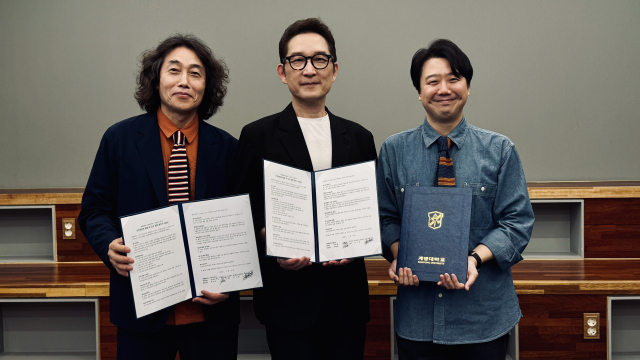 (왼쪽부터)계명대학교 시각디자인과 임헌우 교수, 이수영 모피어스 스튜디오 이사, 장순규 조교수