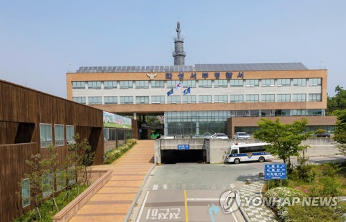 경기 화성서부경찰서 전경. 21일 오전 이태한 선관위 특별검사팀의 피의자 조사를 받은 중앙선관위 소속 40대 직원 A씨가 화성시 봉담읍 아파트 화단에서 숨진 채 발견돼 경찰이 경위를 조사하고 있다. 연합뉴스