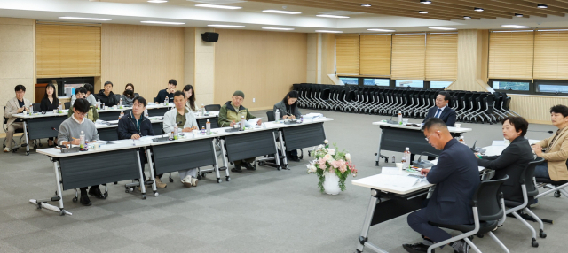 성주군 관계자들이 