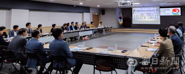 제37회 군민의 날, 제45회 군민체육대회, 제42회 대야문화제 평가보고회 참석자들이 20일 행사 운영 전반을 평가하고 향후 발전 방향을 논의하고 있다. 합천군 제공