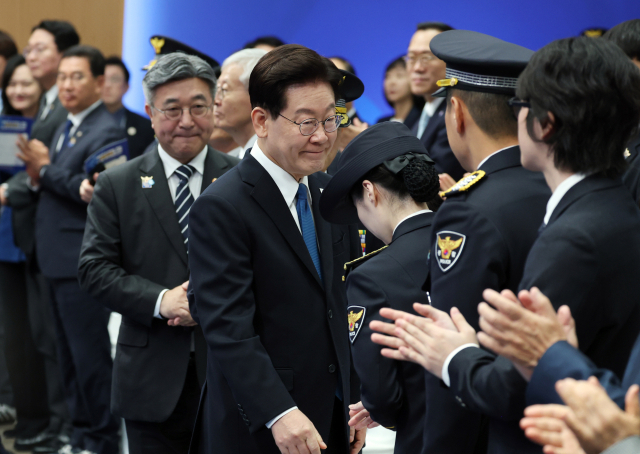 국정 AI에게 물어보는 李 대통령…與 내부서도 우려 목소리 