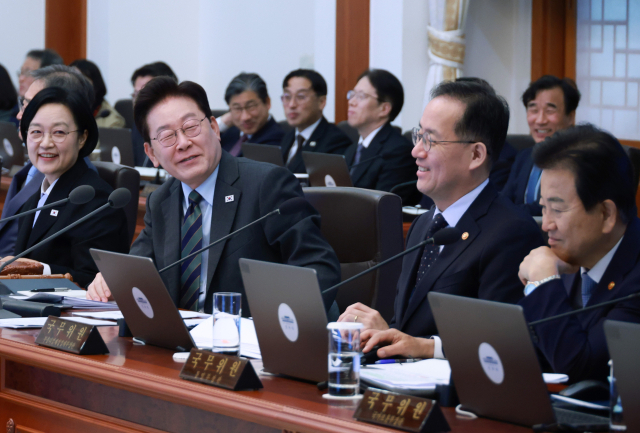 중수청장 국무회의 배석 파장… 李 
