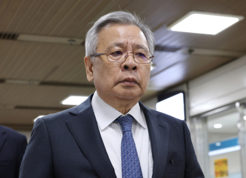 박영수 전 특검, 대장동 금품 2심 징역 6년…1심보다 1년 감형
