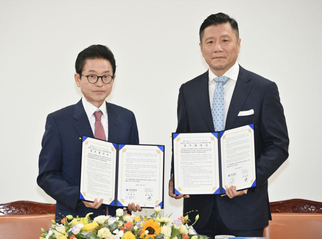22일 경북도청에서 이철우 경북도지사와 최훈학 조선호텔앤리조트 대표이사가 