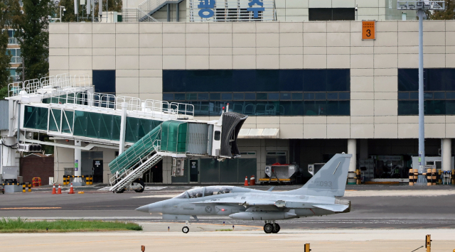 정부 '공항 이전 새치기' 조장…광주 속도전, TK는 답보