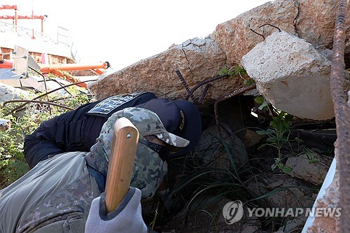 제주항공 참사 로컬라이저 둔덕 재수색 종료…유해 추정물 없었다