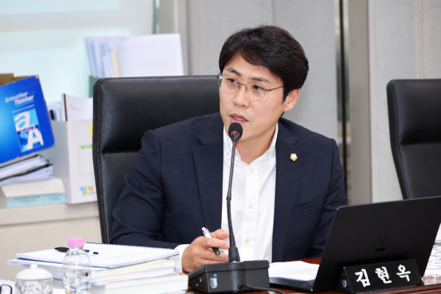 지난 22일 포항시의회 복지환경위원회의 행정사무감사에서 김현옥 시의원이 포항시의 환경 정책과 관련해 질의하고 있다. 포항시의회 제공.