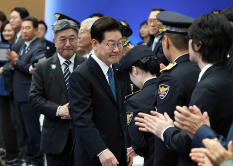 李 대통령 참석한 경찰의 날 행사…美·日 대사 빠지고 中·러 대사 참석