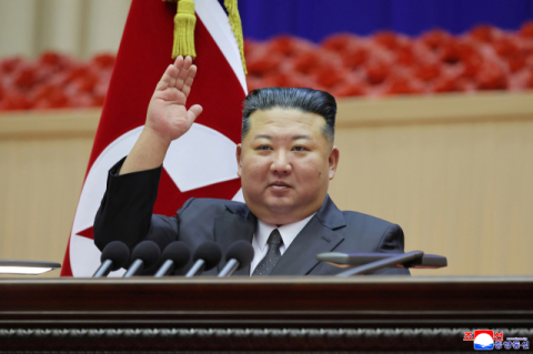 [속보] 사망설 휩싸였던 김정은, 이틀간 군 행사 참석…北 사진 공개