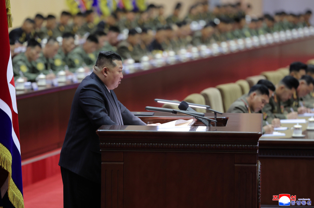 김정은 북한 국무위원장이 10월 22일과 23일 평양에서 조선인민군 제3차 중대장 대회를 주재하고 