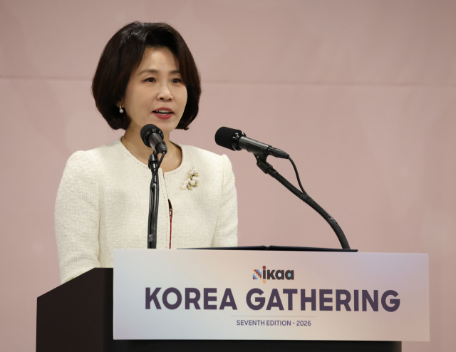 김혜경 여사가 19일 서울 코엑스에서 열린 세계한인입양인협회(IKAA) 한국대회 개회식에서 인사말을 하고 있다. 연합뉴스