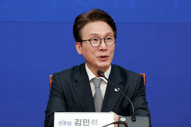 더불어민주당 김민석 대표가 23일 국회에서 열린 민주당 K-방위산업지원특별위원회 발대식에 참석해 인사말하고 있다. 연합뉴스