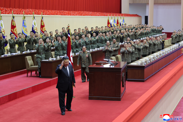 김정은 북한 국무위원장이 10월 22일과 23일 평양에서 조선인민군 제3차 중대장 대회를 주재하고 