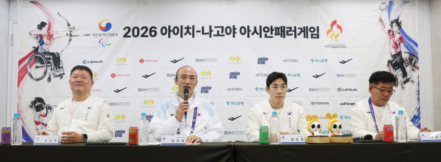 정진완 대한장애인체육회장(왼쪽 두 번째)이 24일 일본 나고야의 대한장애인체육회 프레스센터에서 열린 2026 아이치·나고야 아시안패러게임(장애인아시아경기대회) 한국 선수단 결산 기자회견에서 발언하고 있다. 연합뉴스