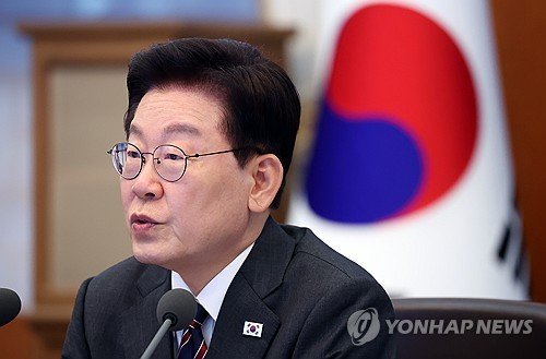 청와대가 25일 이재명 대통령 취임 후 1년간의 연설과 SNS 메시지를 담은 