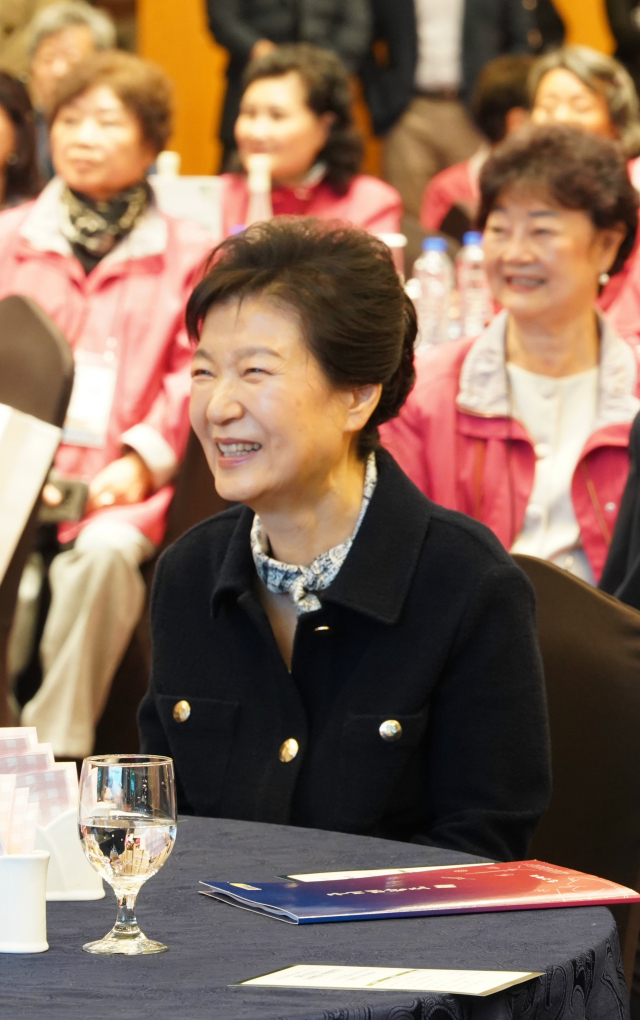 박근혜 전 대통령이 25일 호텔금오산에서 열린 파독 간호사 60주년 기념행사 및 만찬행사에 참석했다. 이영광 기자