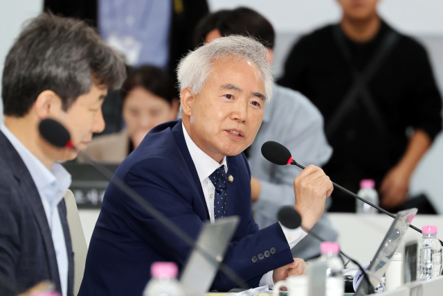 더불어민주당 양부남 의원이 지난 22일 오전 전남광주통합특별시 광주청사에서 열린 국회 행정안전위원회의 전남광주통합특별시 대상 국정감사에서 질의하고 있다. 연합뉴스
