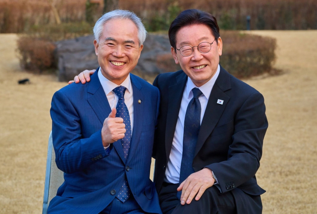 양부남 더불어민주당 국회의원과 이재명 대통령. 양부남 의원 페이스북
