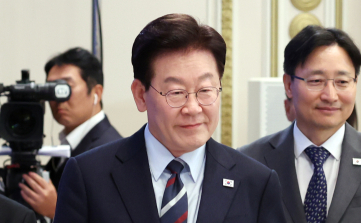 李 대통령 지지율 35.3%…하락세 돌아선 이유는 이것?