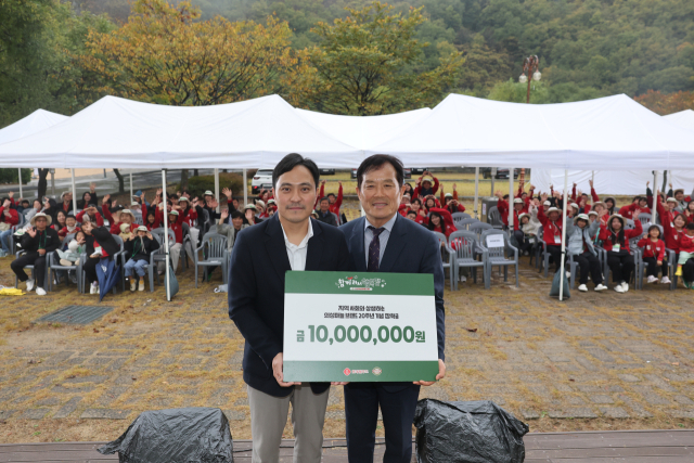 롯데웰푸드㈜는 빙계얼음골 야영장에서 의성마늘햄 출시 20주년 기념행사 