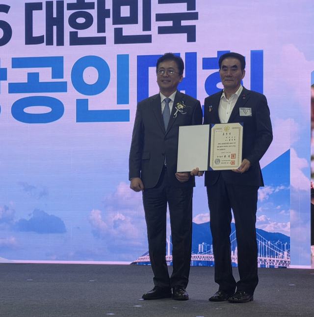 2026 대한민국 소상공인 대회에서 국무총리상을 수상한 김주석 대영산업 대표. 김주석 제공