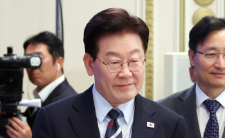 李 대통령 지지율 35.3%…하락세 돌아선 이유는 이것?
