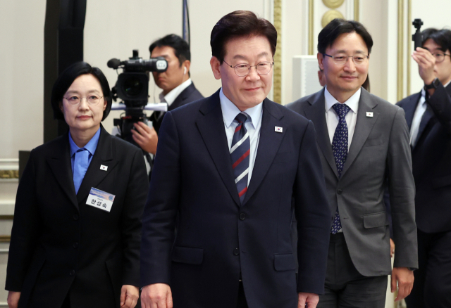 李 대통령 지지율 35.3%…하락세 돌아선 이유는 이것?
