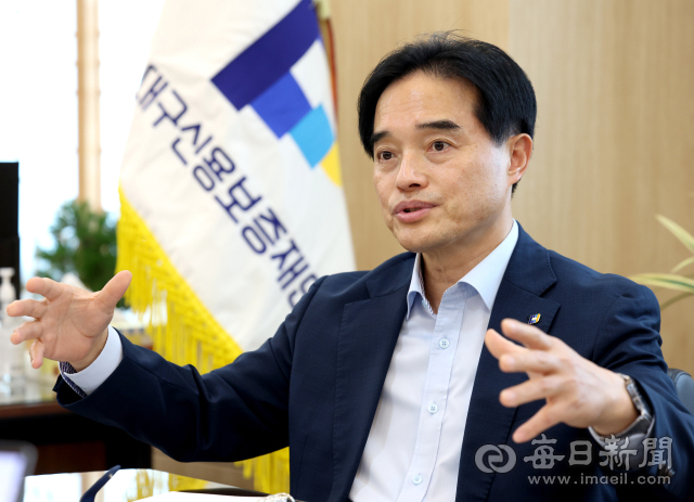 최상수 대구 신용보증재단 이사장이 26일 매일신문사와 인터뷰를 하고 있다. 안성완 기자 asw0727@imaeil.com
