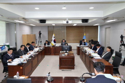 포항시의회, 부서별 행정사무감사 마무리…'재정 건전성 회복·숙원사업 속도' 촉구