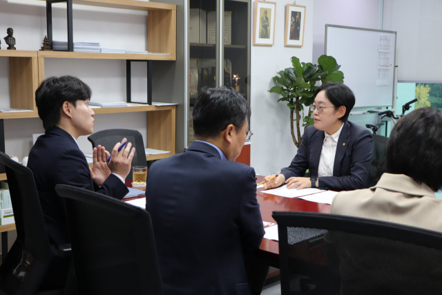 조지연 국민의힘 의원(경산)은 지난 26일 교육부·보건복지부 관계자들을 만나 영남삼육중 졸업생들이 두 전형에 지원할 수 있도록 관련 시행령 개정 등을 촉구했다고 밝혔다. 조지연 의원실 제공
